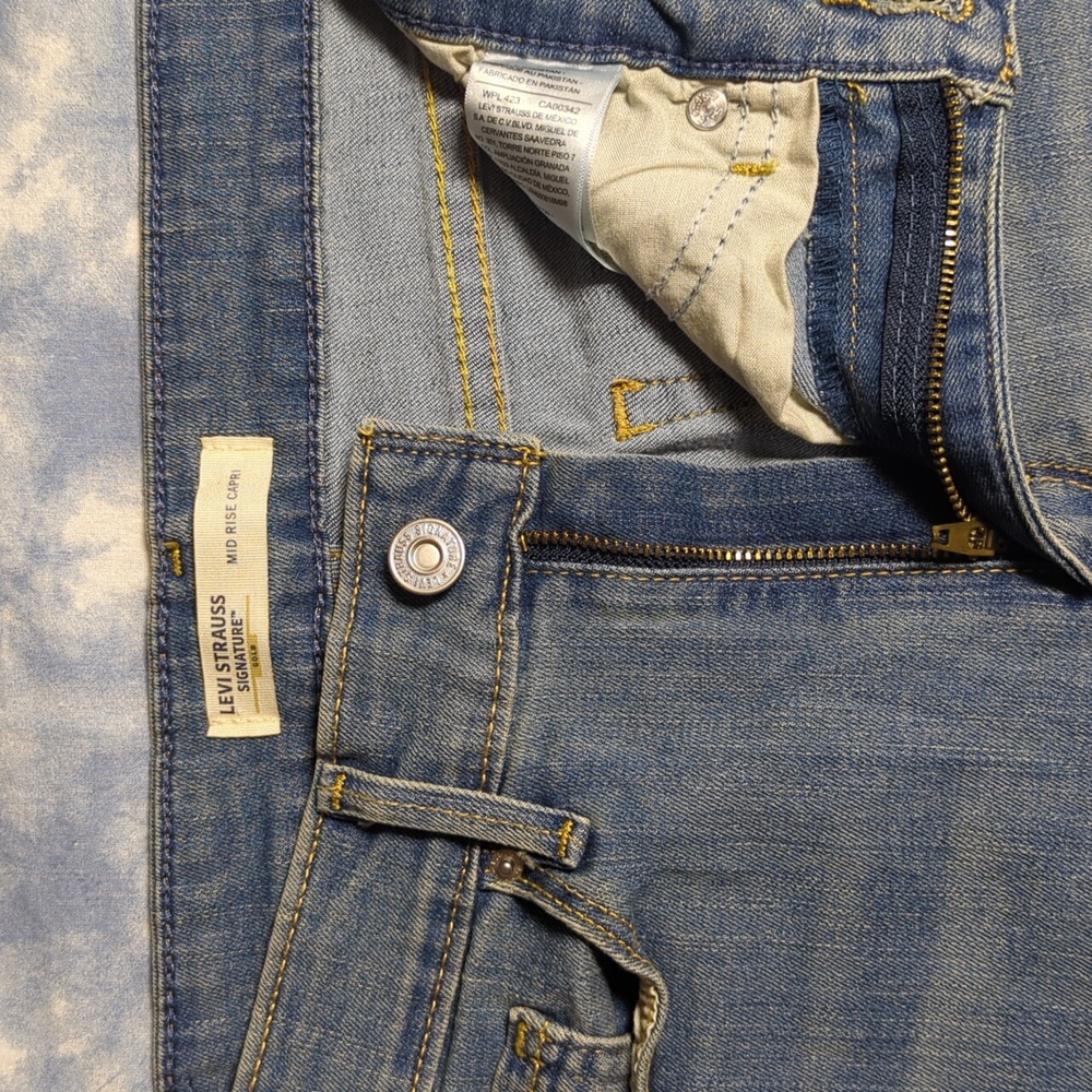 Levi Strauss Signature Classic Mid Rise Capri Size 4 - Picture 5 of 11